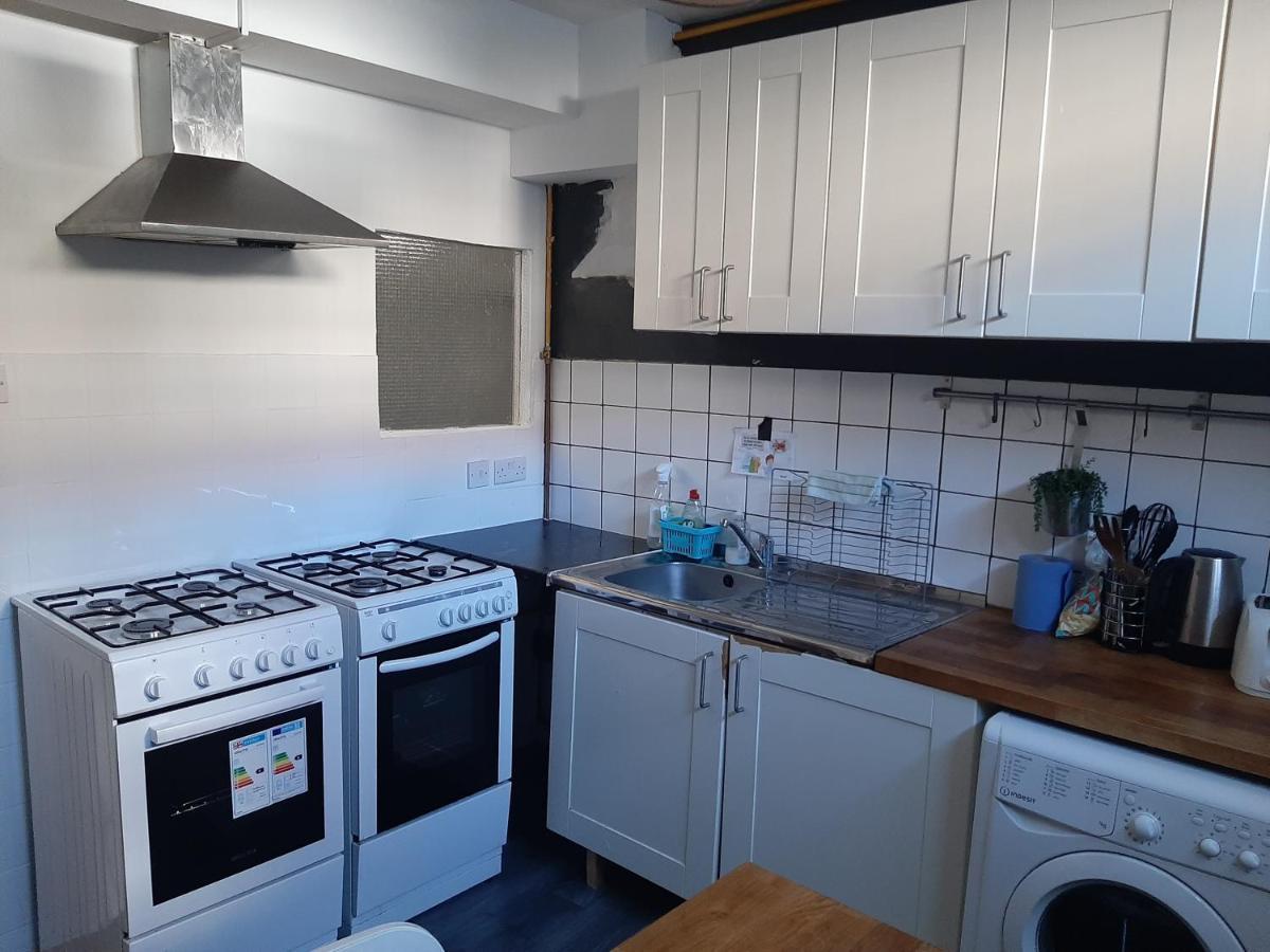 Single room with underbed 8 London Exterior foto