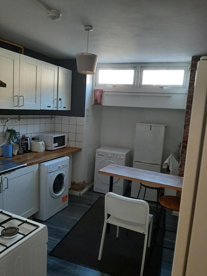 Single room with underbed 8 London Exterior foto