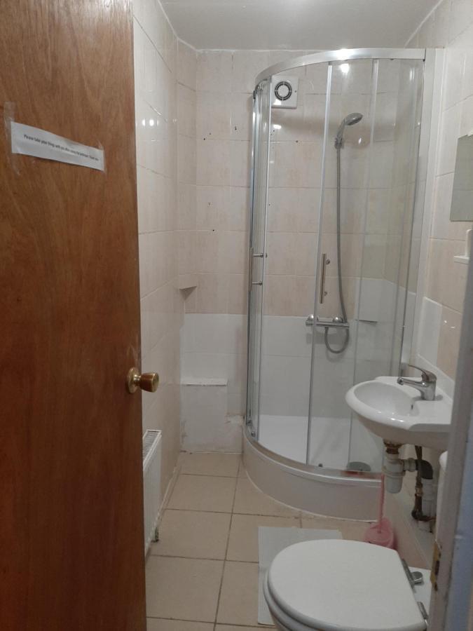 Single room with underbed 8 London Exterior foto