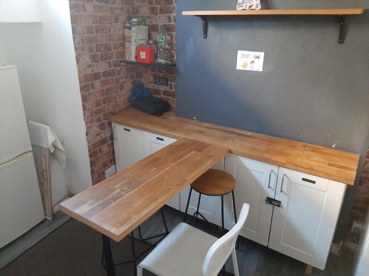 Single room with underbed 8 London Exterior foto